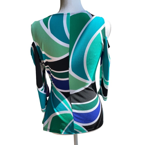 NWT Super cute, retro bare shoulder top - Picture 2 of 8